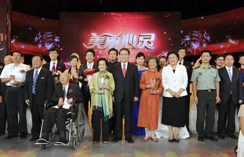 李长春观看教师节晚会《美丽心灵》