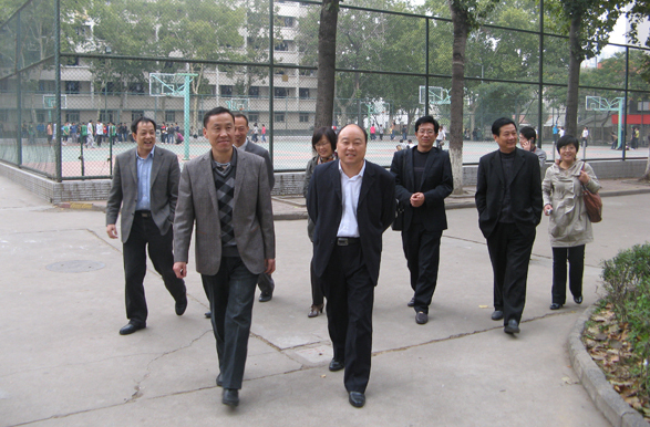 校园参观  考察学习